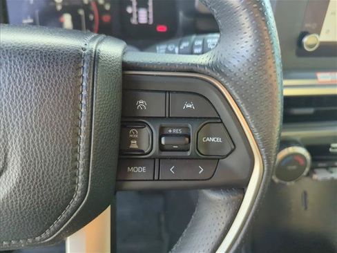 Certified 2025 Toyota 4Runner SR5 AWD/4WD image 17