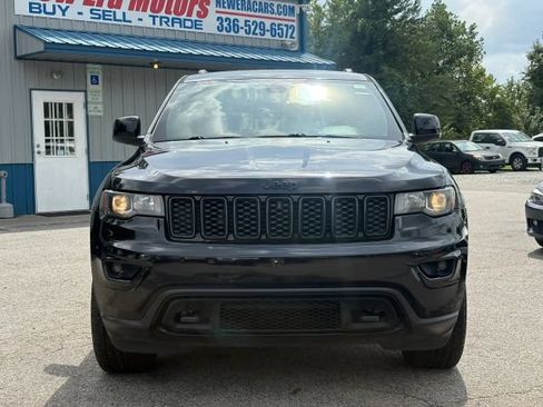 Used 2018 Jeep Grand Cherokee Laredo AWD/4WD image 8