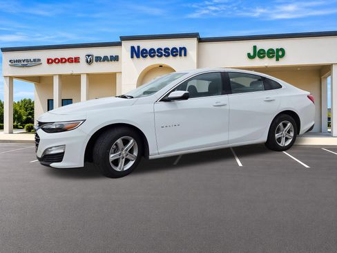 Used 2024 Chevrolet Malibu LT FWD image 3