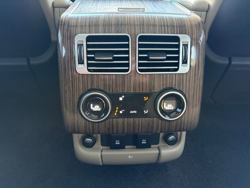 Used 2019 Land Rover Range Rover Long Wheelbase Supercharged image 24