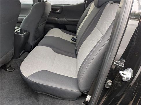 Used 2022 Toyota Tacoma TRD Off-Road image 16