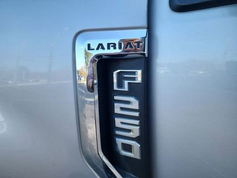 Used 2018 Ford F250 Lariat w/ Chrome Package image 19
