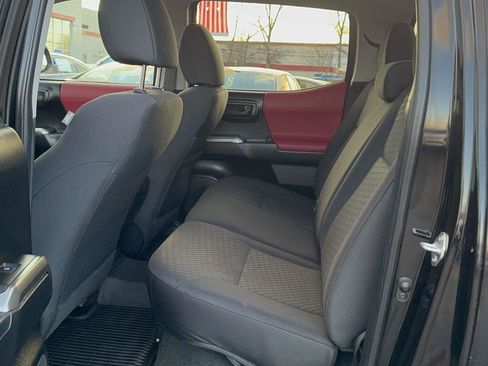 Certified 2022 Toyota Tacoma SR5 image 18