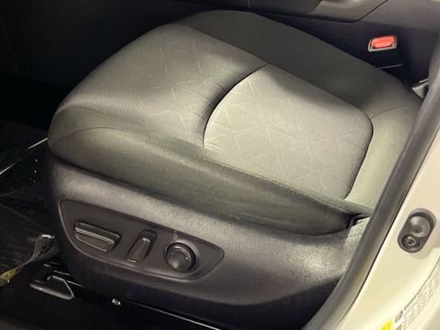 Used 2025 Toyota RAV4 XLE AWD/4WD image 15