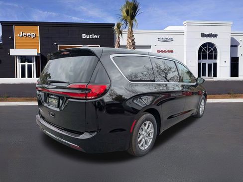 New 2026 Chrysler Pacifica Select image 6