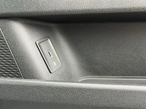 Certified 2025 Volkswagen ID. Buzz Pro S image 29