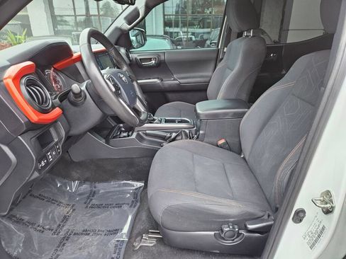 Used 2019 Toyota Tacoma TRD Off-Road AWD/4WD image 15