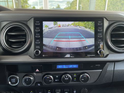 Used 2022 Toyota Tacoma TRD Off-Road image 10