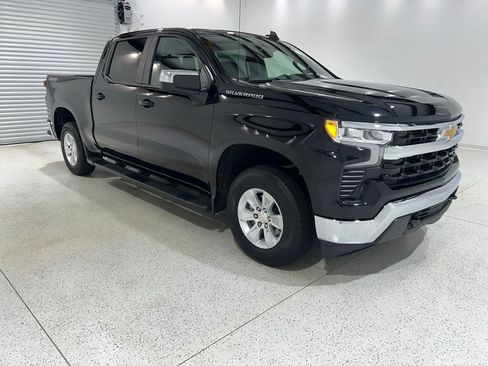 Used 2024 Chevrolet Silverado 1500 LT w/ Leather Package AWD/4WD image 7