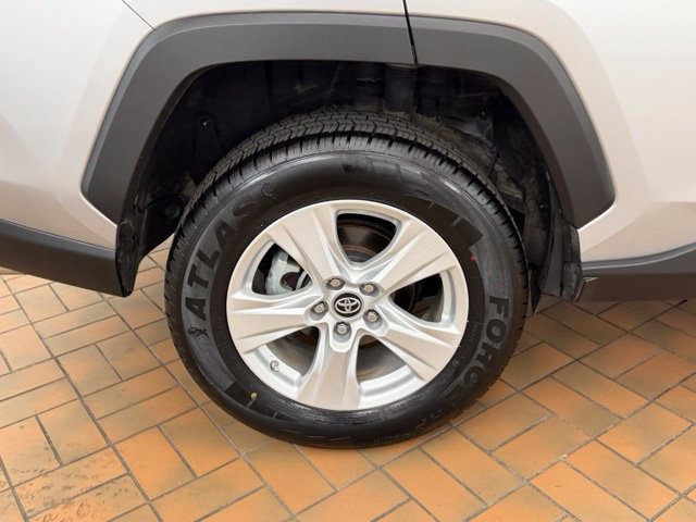 Used 2019 Toyota RAV4 XLE FWD image 10