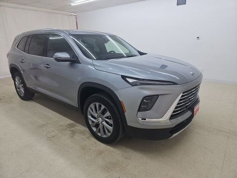 Used 2025 Buick Enclave Preferred image 17