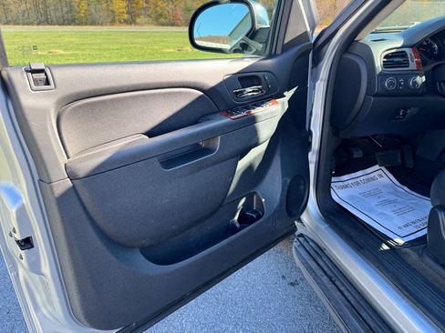 Used 2013 Chevrolet Avalanche LT w/ All-Star Edition image 7