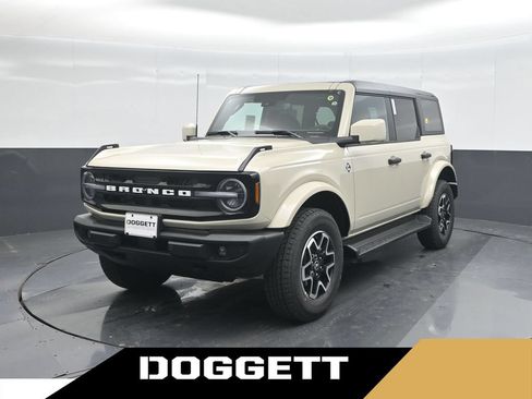 New 2026 Ford Bronco Outer Banks AWD/4WD image 1