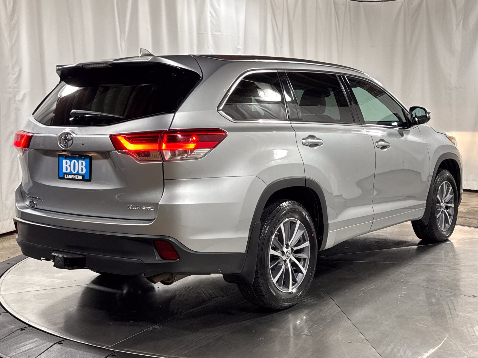 Used 2017 Toyota Highlander XLE AWD/4WD image 10