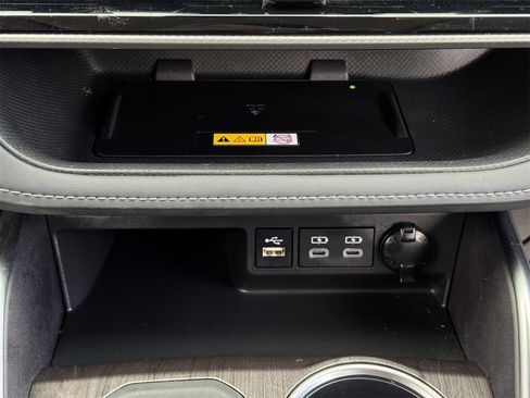 Used 2024 Toyota Highlander Platinum image 19