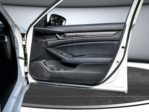Used 2018 Honda Accord Sport image 28