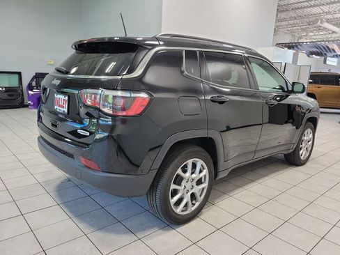 Used 2024 Jeep Compass Latitude AWD/4WD image 12