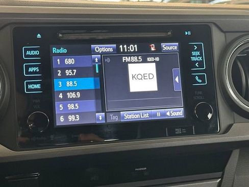 Used 2017 Toyota Tacoma TRD Sport image 19