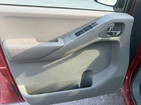 Used 2014 Nissan Frontier SV RWD image 11