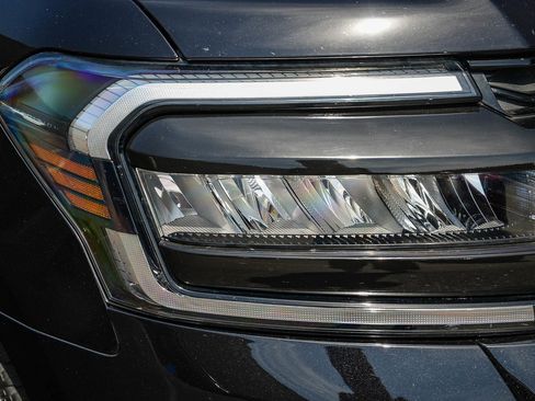 Used 2023 Ford Expedition XLT image 8