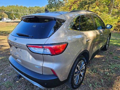 Certified 2020 Ford Escape Titanium image 5