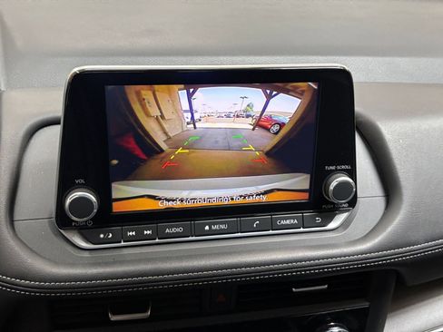 Used 2025 Nissan Rogue SV AWD/4WD image 21