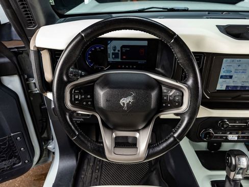 Used 2022 Ford Bronco Wildtrak image 18