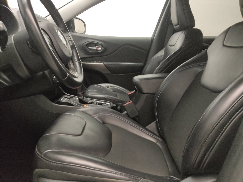 Used 2019 Jeep Cherokee Latitude Plus FWD image 17