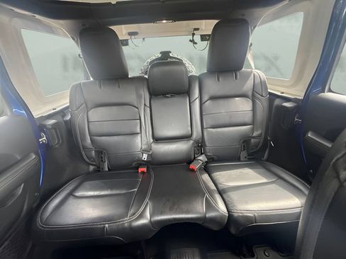 Used 2018 Jeep Wrangler Unlimited Sahara w/ Dual Top Group AWD/4WD image 7