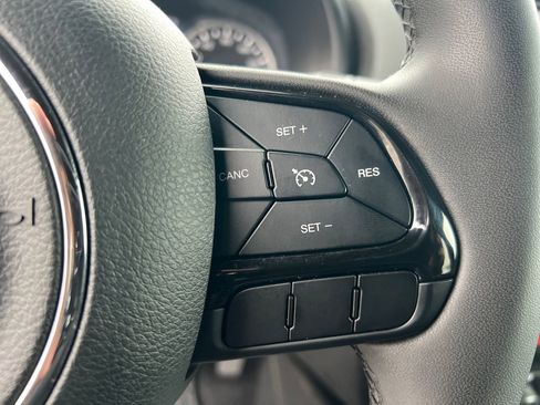 Used 2022 Jeep Renegade Altitude image 29