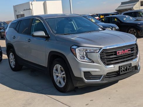 Used 2024 GMC Terrain SLE image 3
