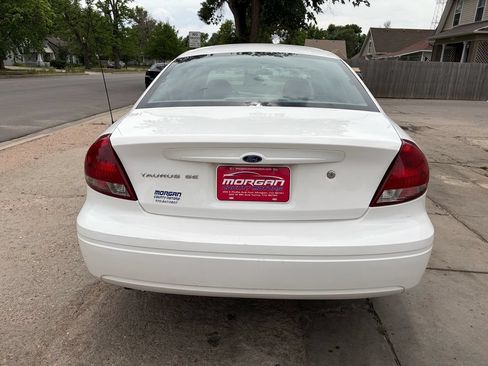 Used 2005 Ford Taurus SE FWD image 4