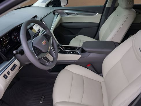 Certified 2023 Cadillac XT5 Premium Luxury w/ Technology Package FWD image 9