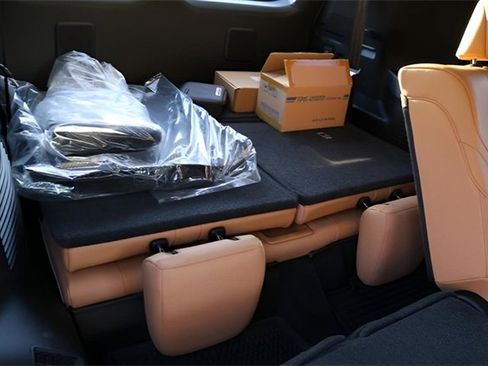 Used 2025 Lexus LX 700h Luxury image 20