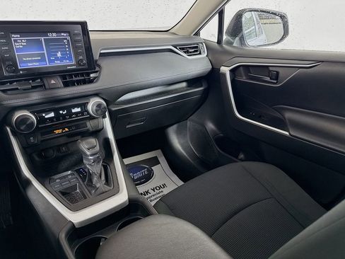 Used 2020 Toyota RAV4 LE image 20