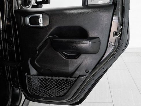 Used 2018 Jeep Wrangler Unlimited Sport S image 40