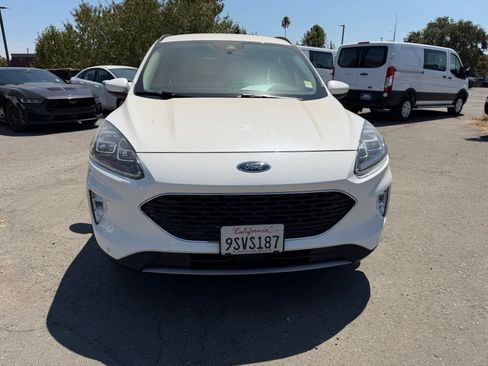 Used 2020 Ford Escape Titanium FWD image 8