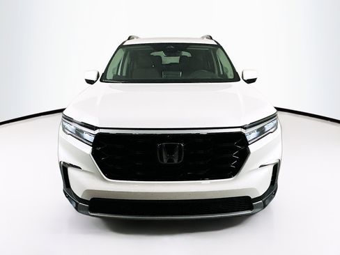 Used 2025 Honda Pilot Elite image 2