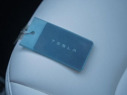 Used 2021 Tesla Model Y Long Range image 46