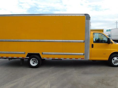 Used 2021 GMC Savana 3500 Extended w/ Power Convenience Package image 3