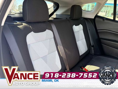 Used 2025 Chevrolet Trax LS w/ LS Convenience Package image 17