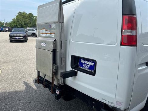 Used 2020 Chevrolet Express 3500 w/ Driver Convenience Package RWD image 23