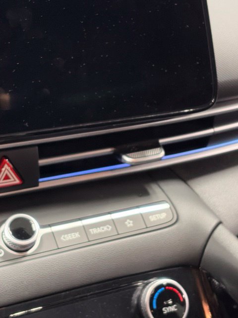 Used 2025 Hyundai Elantra Limited FWD image 9