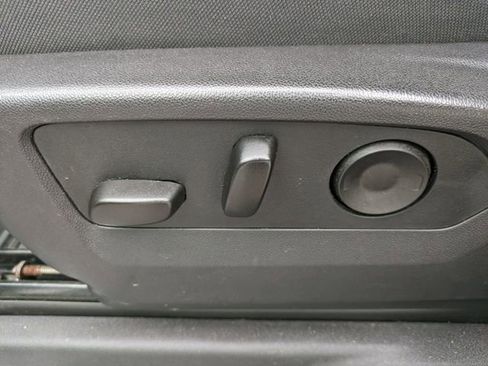 Used 2025 Chevrolet Silverado 2500 LT w/ Convenience Package image 20