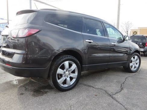Used 2016 Chevrolet Traverse LT w/ Style and Technology Package image 2