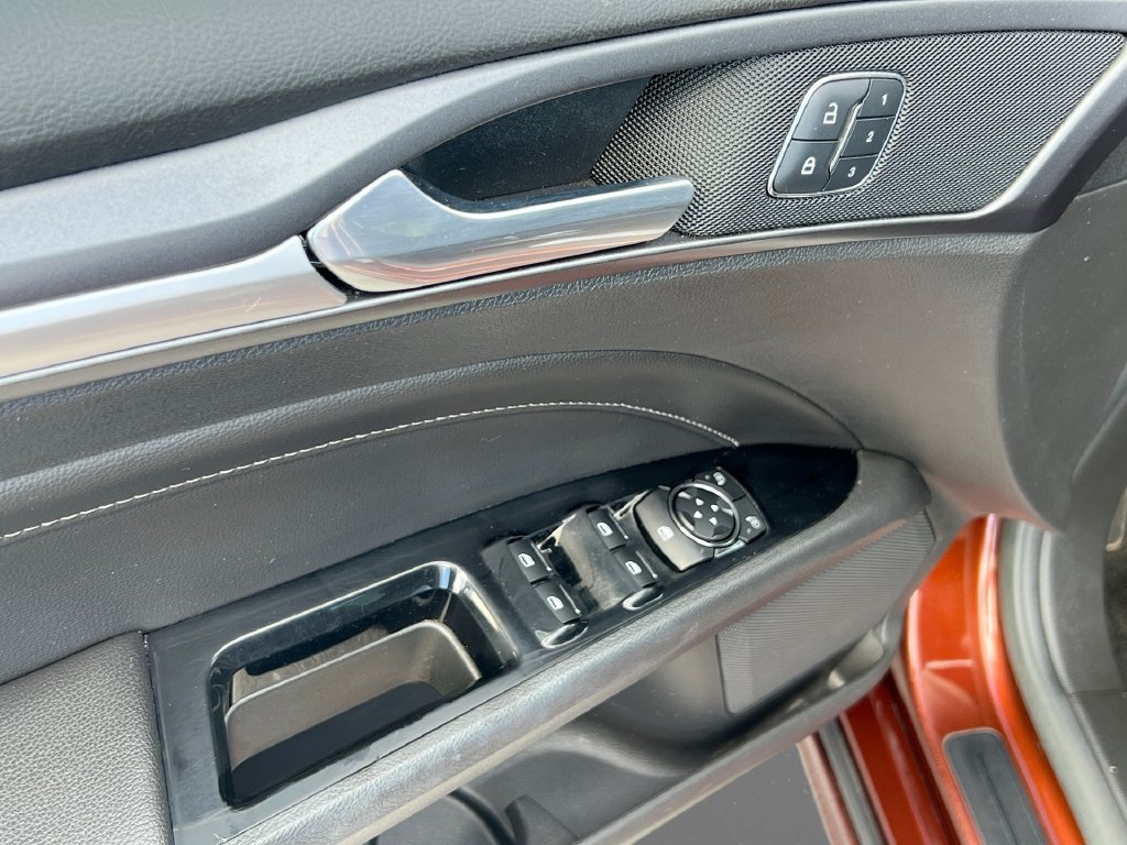 Used 2016 Ford Fusion Titanium AWD/4WD image 21