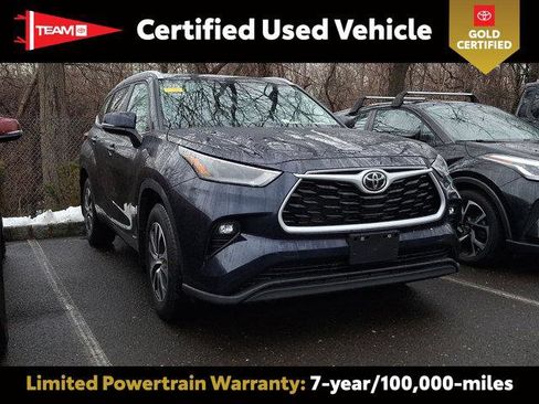 Certified 2025 Toyota Highlander XLE image 1