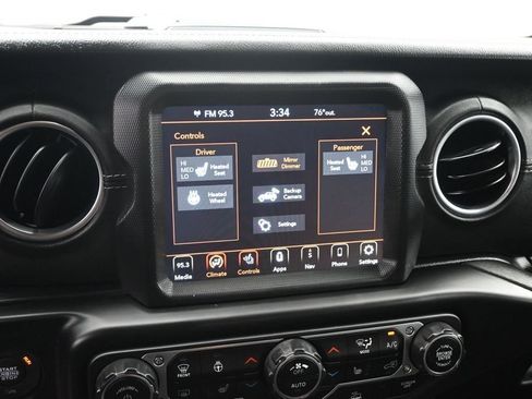Used 2022 Jeep Wrangler Unlimited Sahara w/ Cold Weather Group AWD/4WD image 16