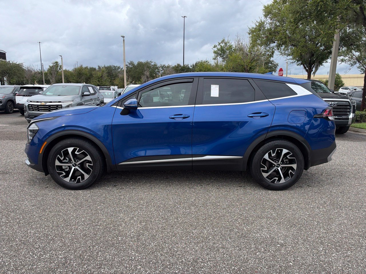 Used 2024 Kia Sportage EX FWD image 2