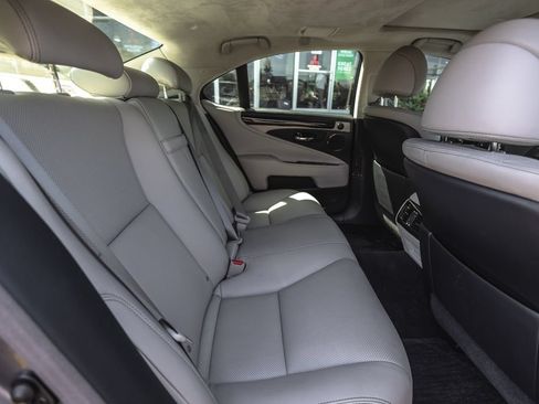 Used 2015 Lexus LS 460 w/ Comfort Package RWD image 28
